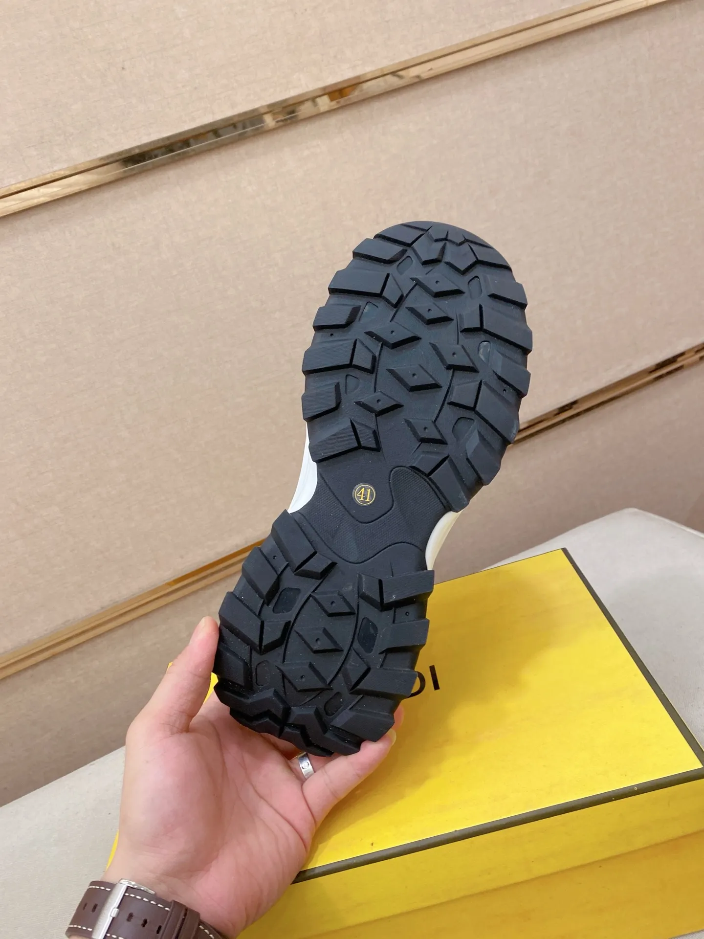 Men's shoes 💰 462💰 (fendi) New style 👊🏻 upper 🇮🇹 imported cowhide fabric 🇩🇪 lining imported sheepskin lining. The original outsole is molded to highlight the identity of every man, and the upper foot is elegant and stable🚶🏻🚶🏻The high-end custom counters reproduce the original version📯No matter the wind or rain, the shoe last remains unchanged and can withstand the verification of time🔍️,🔵 Size: 38-44